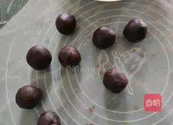 Illustration of making homemade snow-skin egg yolk mooncakes 7