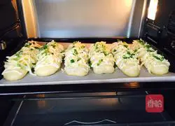 Illustration of how to make chive and cheese bread sticks 13