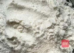 Illustration of making date paste and egg yolk mooncakes 4