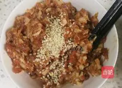 Illustration of how to make fresh meat mooncakes 3