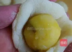 Illustration of how to make custard snowskin mooncakes 10