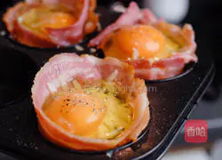 Illustration of how to make bacon toast and egg cups 5