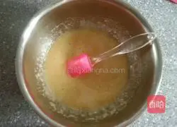 Illustration of how to make lotus paste and egg yolk mooncakes 4