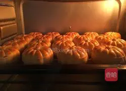 Illustration of how to make bean paste and egg yolk mooncakes 13