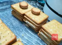 Illustration of how to make beef sandwich biscuits 7
