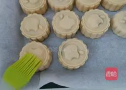 Illustration of how to make fruit-filled mooncakes 16