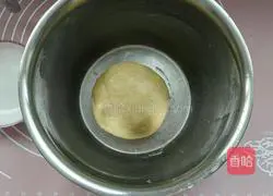 Illustration of how to make Beijing-style red mooncakes 4