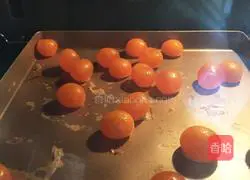 Illustration of how to make mooncakes with lotus paste and egg yolk filling (air fryer version) 1