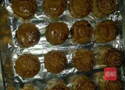 Illustration of how to make bean paste mooncakes 6