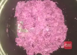 Illustration of making homemade purple sweet potato biscuits 5