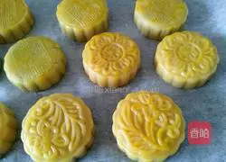 Illustration of how to make sugar-free five-nut mooncakes 14