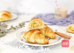 Illustration of how to make croissant bread 19