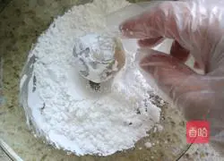 广Illustration of how to make bean paste mooncakes 11