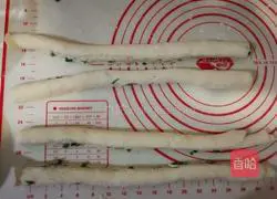 Illustration of how to make chive braided bread 4