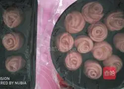 Illustration of how to make dragon fruit rose buns 15