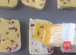 Illustration of how to make egg yolk cranberry cookies 6