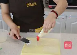 Illustration of how to make meat floss salad rolls 15