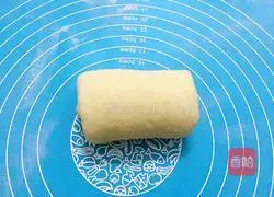 Illustration of how to make honey bean toast 9