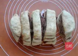 Illustration of how to make bean paste and cranberry toast 8