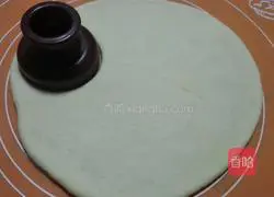 Illustration of how to make bread donuts 5