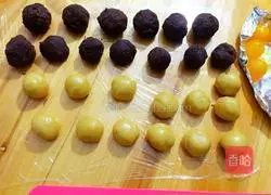 Illustration of how to make Cantonese bean paste and egg yolk mooncakes 8