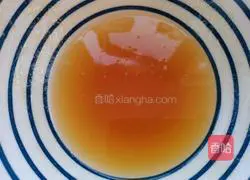 Illustration of how to make bean paste and egg yolk mooncakes 2