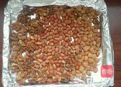 Illustration of how to make sesame oil and five-nut mooncake filling 1