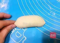 Illustration of how to make meat floss bread 13