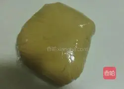 Illustration of how to make lotus paste and egg yolk mooncakes 6