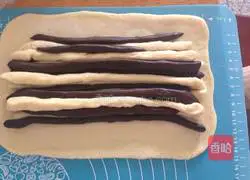 Illustration of how to make sweet cow toast 2