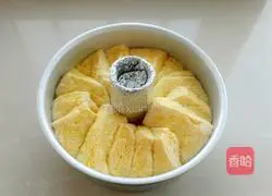 Illustration of how to make hand-shredded condensed milk bread 11