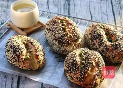 Illustration of how to make pineapple stuffed sesame soft European buns 16