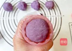 Illustration of how to make taro cheese mooncakes 13