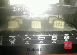 Illustration of how to make five-nut mooncakes 5