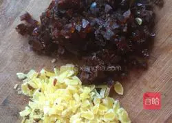 Illustration of how to make five-nut mooncakes 5