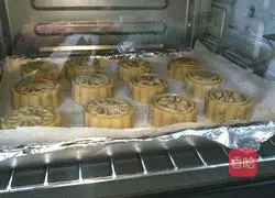 Illustration of how to make mooncakes 12