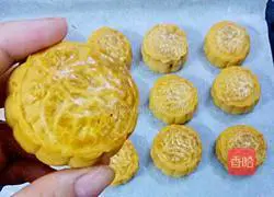 How to make Cantonese mooncakes with pumpkin filling 16