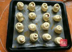 Illustration of how to make bean paste bread rolls 9