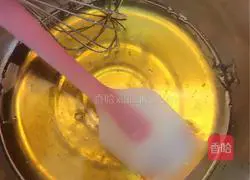 Cantonese egg yolk mooncake recipe 1