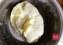 Illustration of how to make meat floss rolls 4