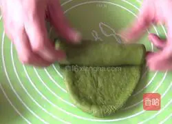 Illustration of how to make matcha toast bread 16