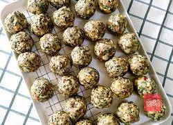 Illustration of how to make five-nut mooncake filling 11