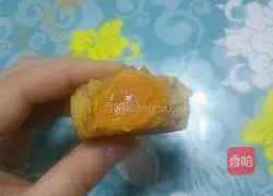 Illustration of how to make egg yolk and lotus paste mooncakes 9