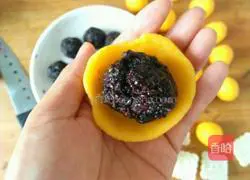 Golden Pumpkin Mooncake Recipe Illustration 8