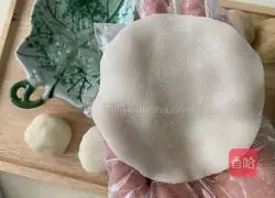 Illustration of how to make bird's nest snowskin mooncakes 11