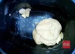 Illustration of how to make two-color toast 3