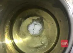 Illustration of how to make chives and meat floss rolls 4