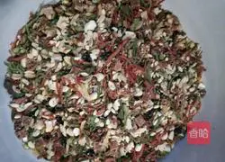 Illustration of how to make homemade five-nut mooncakes 1