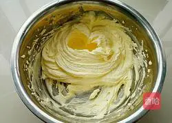 Illustration of how to make two-color biscuits 4