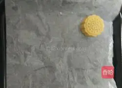 Illustration of how to make mooncakes with five kernel fillings 14